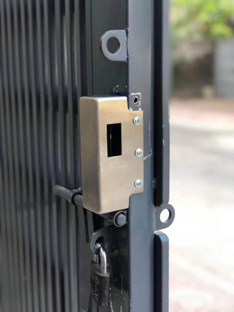 Lắp đặt khóa cửa sắt đòi hỏi phải có kinh nghiệm và tay nghề