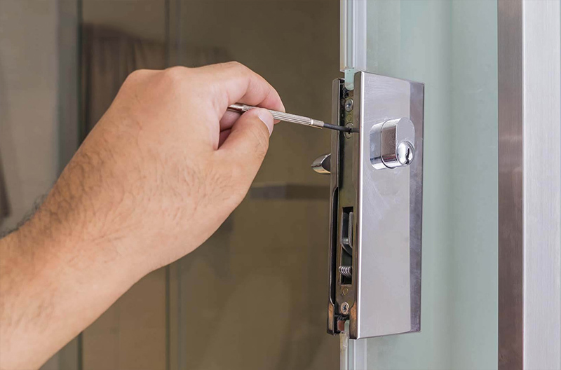 Nên thay khóa cửa khi bị kẹt, khó mở hay đã quá cũ