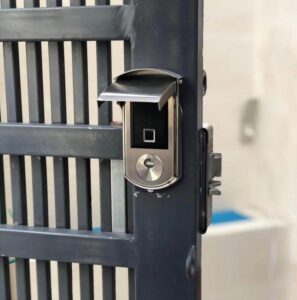 Nên chọn khóa cửa cổng dựa trên chất liệu, giá thành và chức năng của khóa