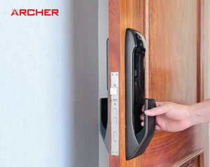 Hướng dẫn cách cài đặt khóa cửa vân tay nhanh chóng tại nhà